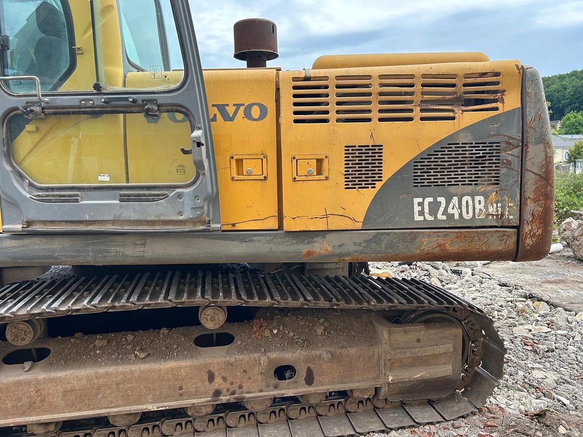 Used 2006 Komatsu ec240B NLC