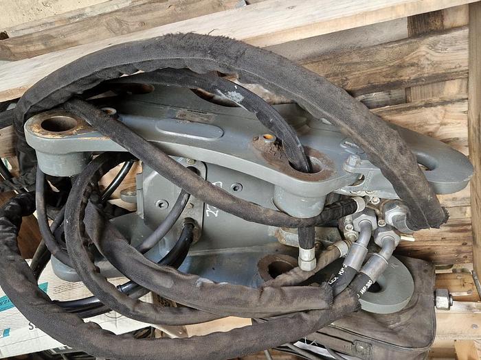 D'occasion Attache rapide hydraulique + système accouplement hydraulique automatique Liebherr SW A 33 LIKUFIX