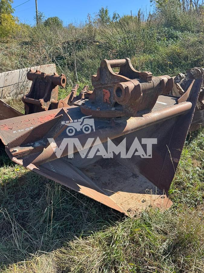 D'occasion Godet trapèze Attache MORIN M6 de largeur 210/50cm à lame