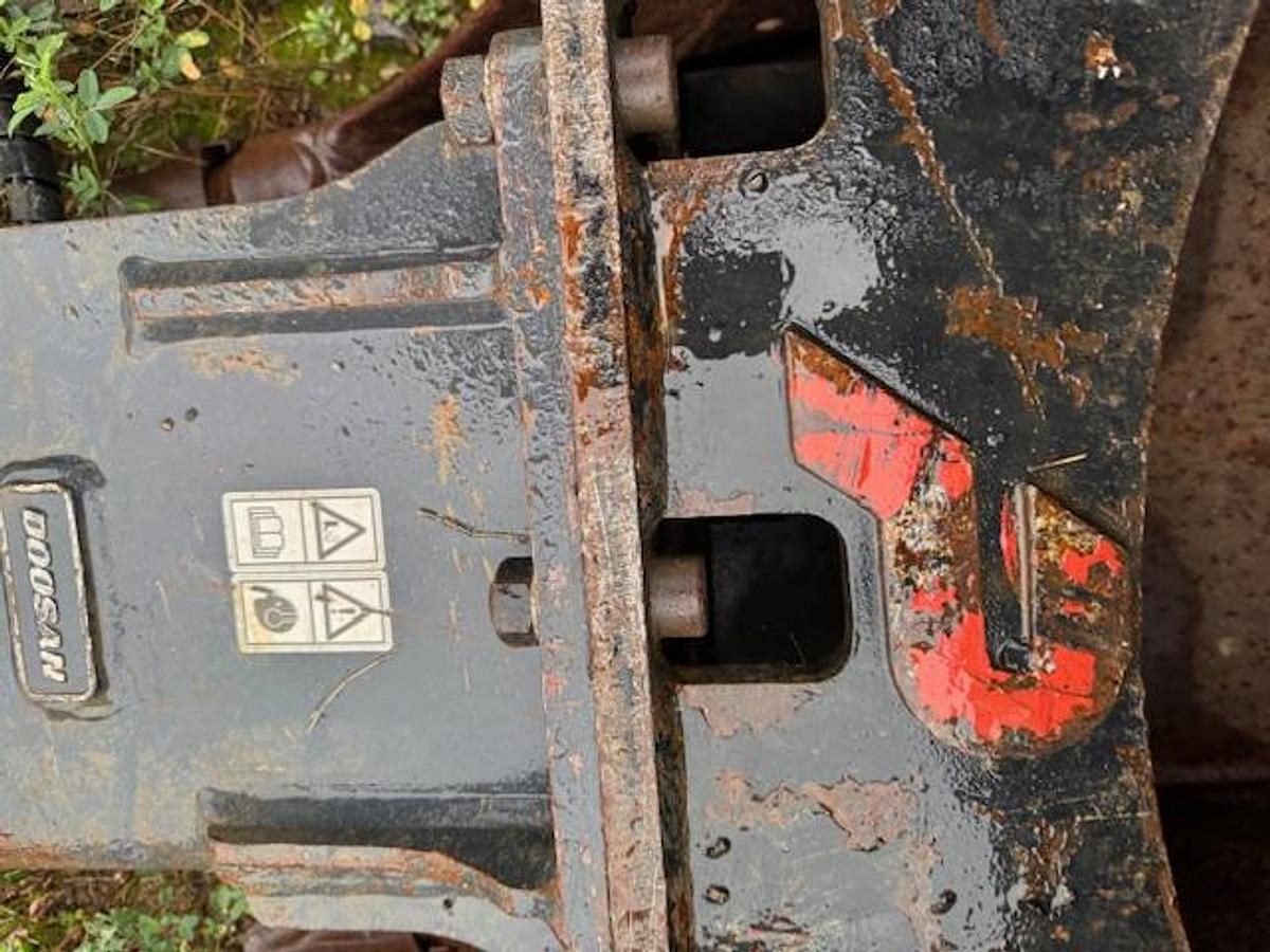 D'occasion Marteau DOOSAN HB08 pour pelle de 6-10t très peu utilisé