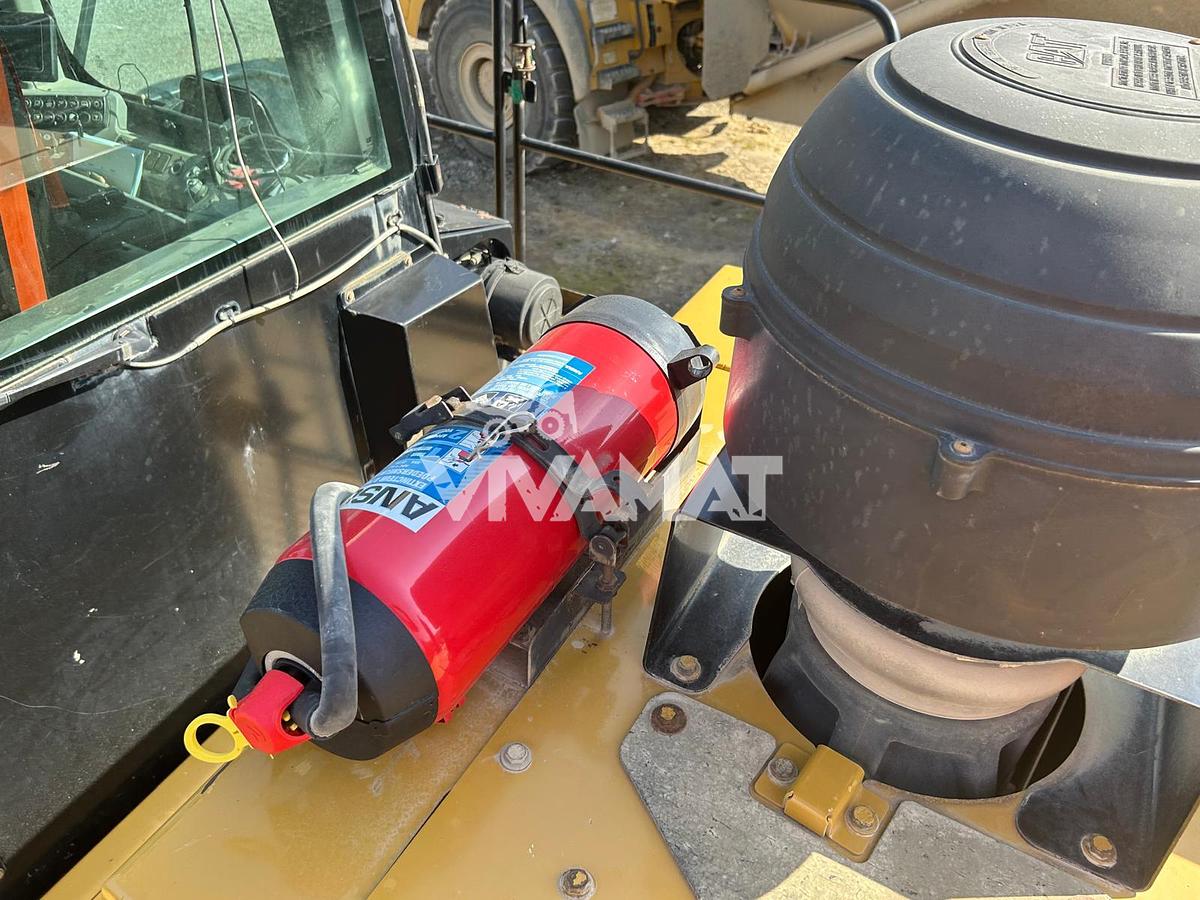 Used 2015 CATERPILLAR 988K