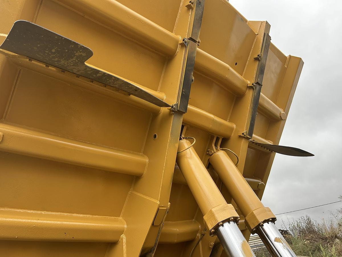 Used 1997 CATERPILLAR 769D