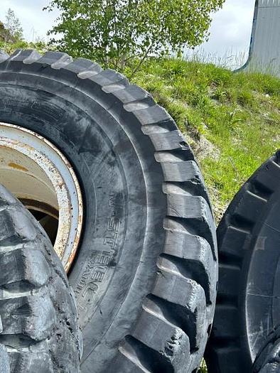 D'occasion 8 jantes KOMTASU HD985 avec pneus BRIDGESTONE 30.00R51