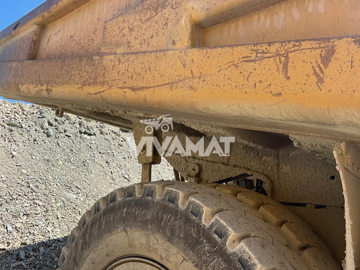 Used 2002 Komatsu HD325-6KE