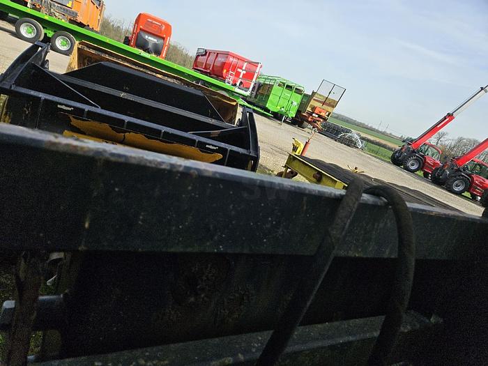 D'occasion Balayeuse RABAUD 72009D Année 2006 largeur 250cm anciennement sur CAT442