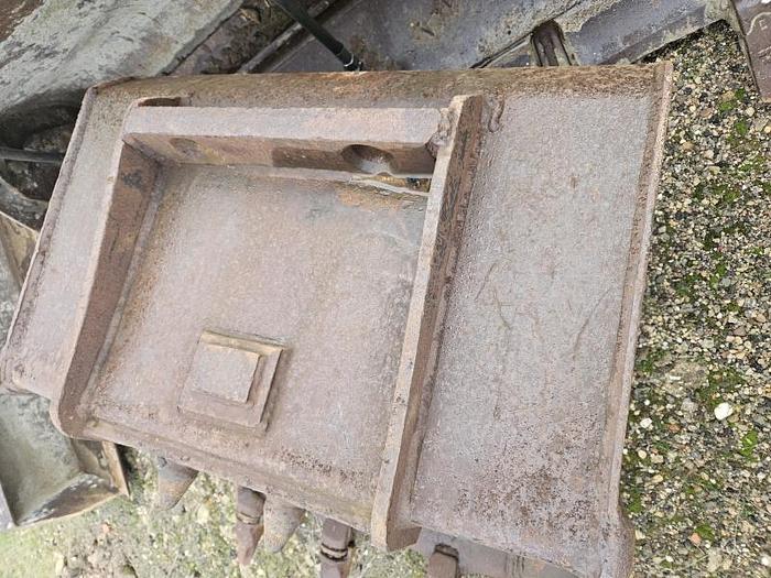 D'occasion Godet de terrassement Mecalac Série 12 et 8  de largeur 88cm