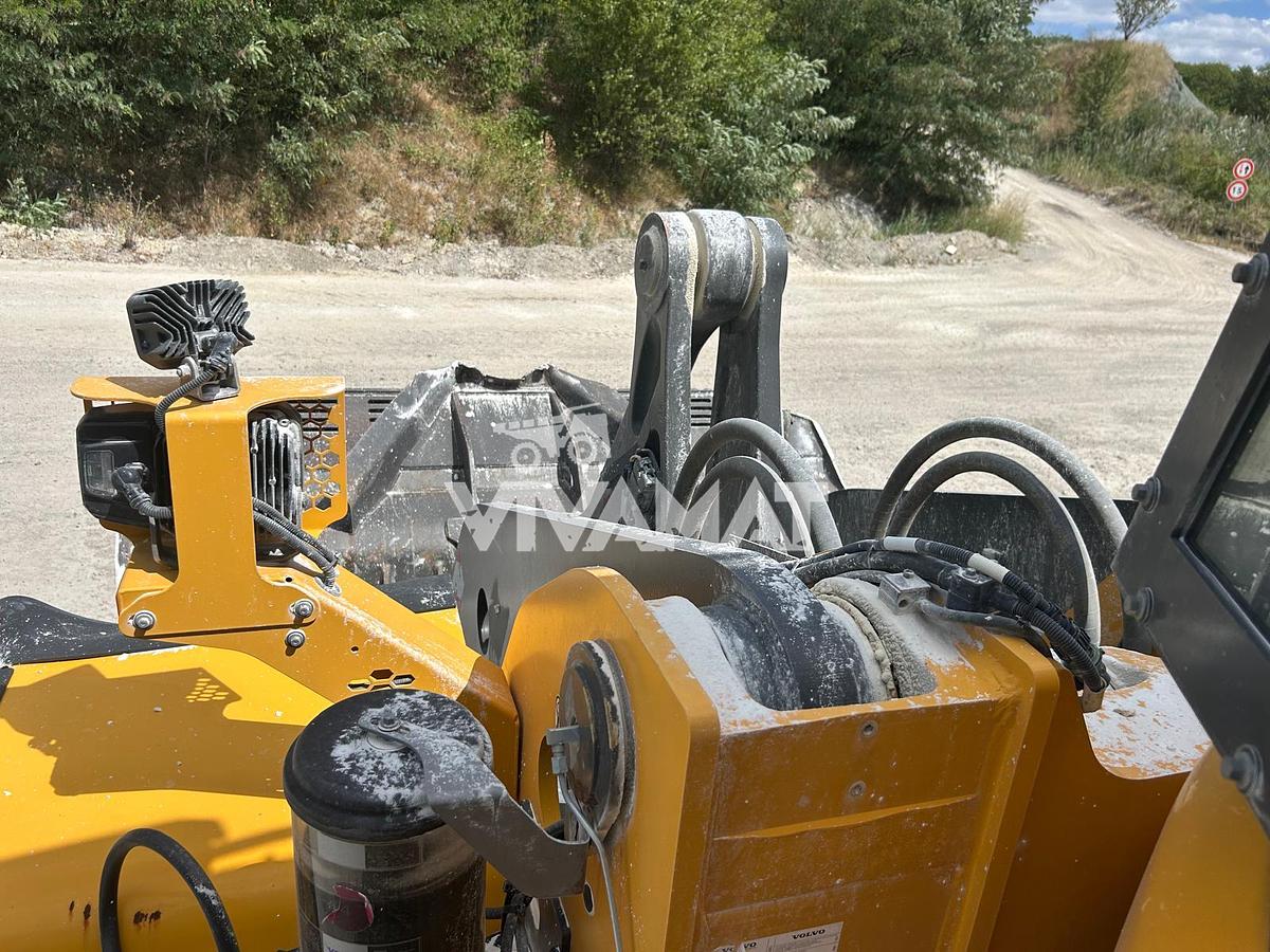 D'occasion Chargeuse sur pneus Volvo L220H 2020