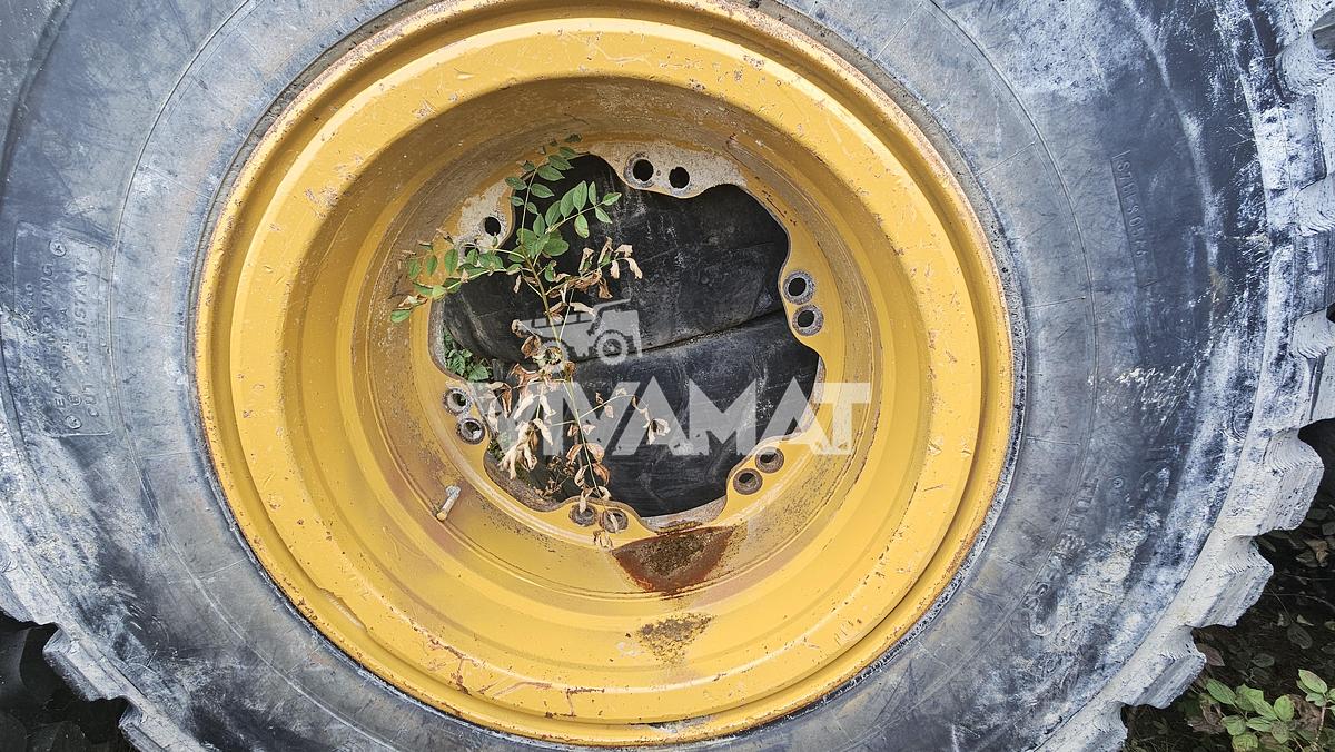 D'occasion 3 jantes CAT 769C avec pneus MICHELIN 18.00R33
