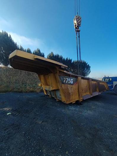 D'occasion BENNE CAT 775G 775G