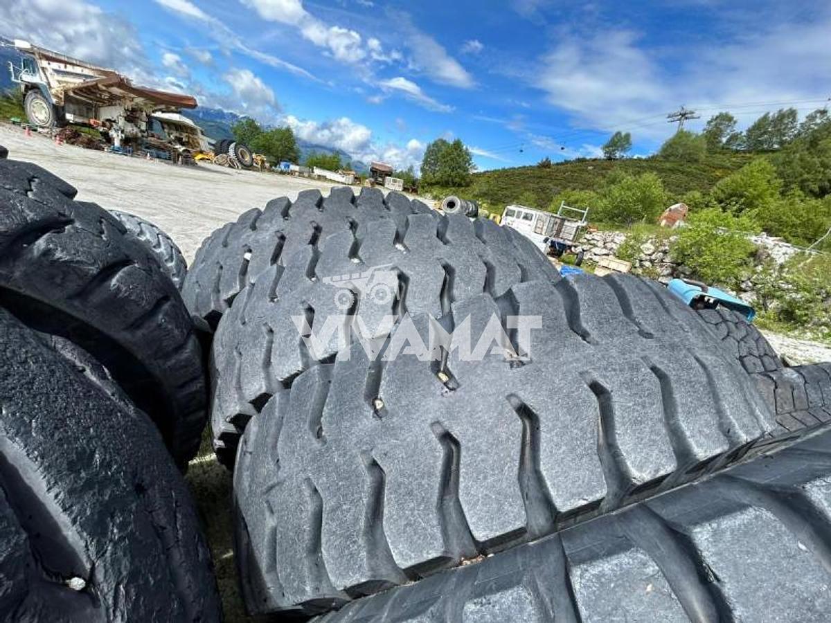 Used BRIDGESTONE 30.00R51 -