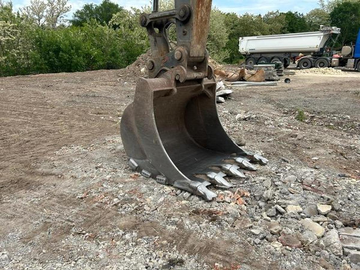 Used 2006 Komatsu ec240B NLC