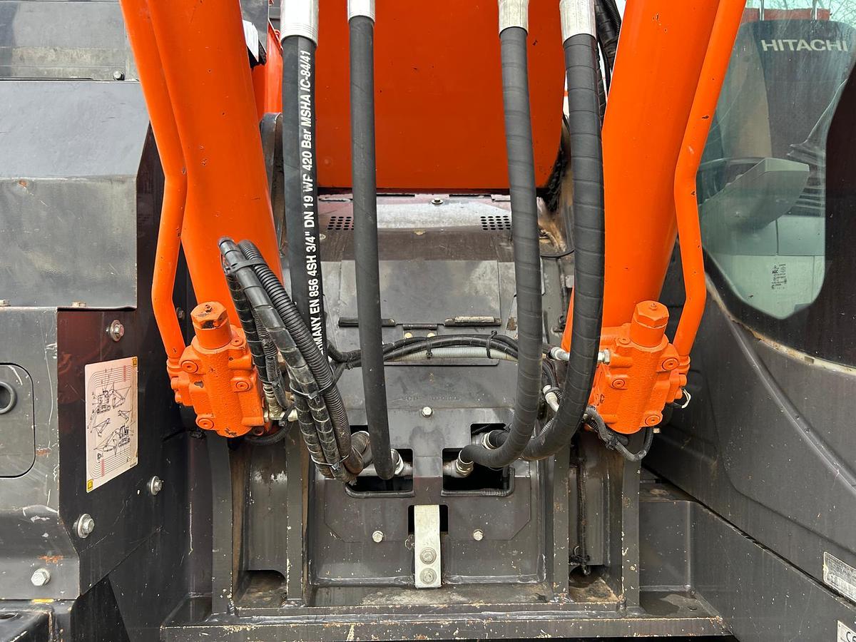 Used 2018 Hitachi ZX225USLC-6