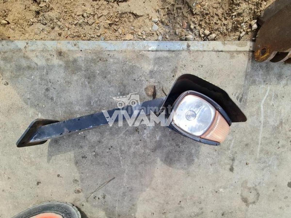 D'occasion 2 supports de phares pour chargeuse CAT 980H ou 980M