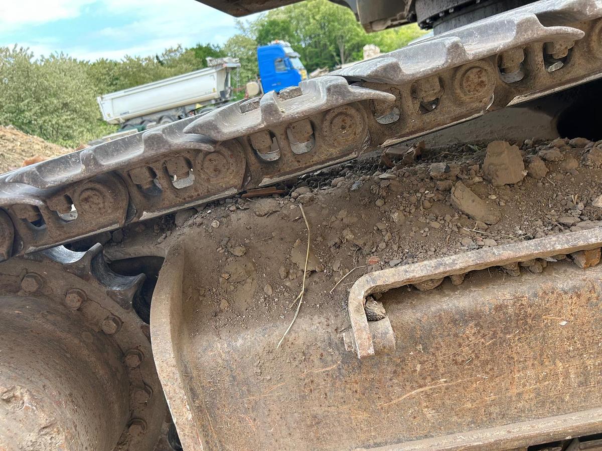 Used 2006 Komatsu ec240B NLC