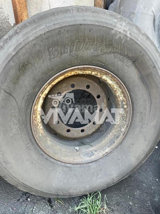 D'occasion Pneu BRIDGESTONE 65R22.5 M748 sur jante 10 trous