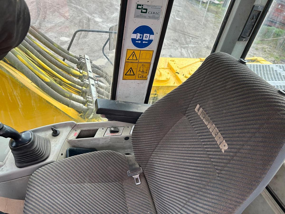 Used Liebherr R934B EW