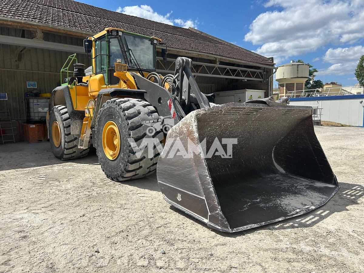 D'occasion Chargeuse sur pneus Volvo L220H 2020