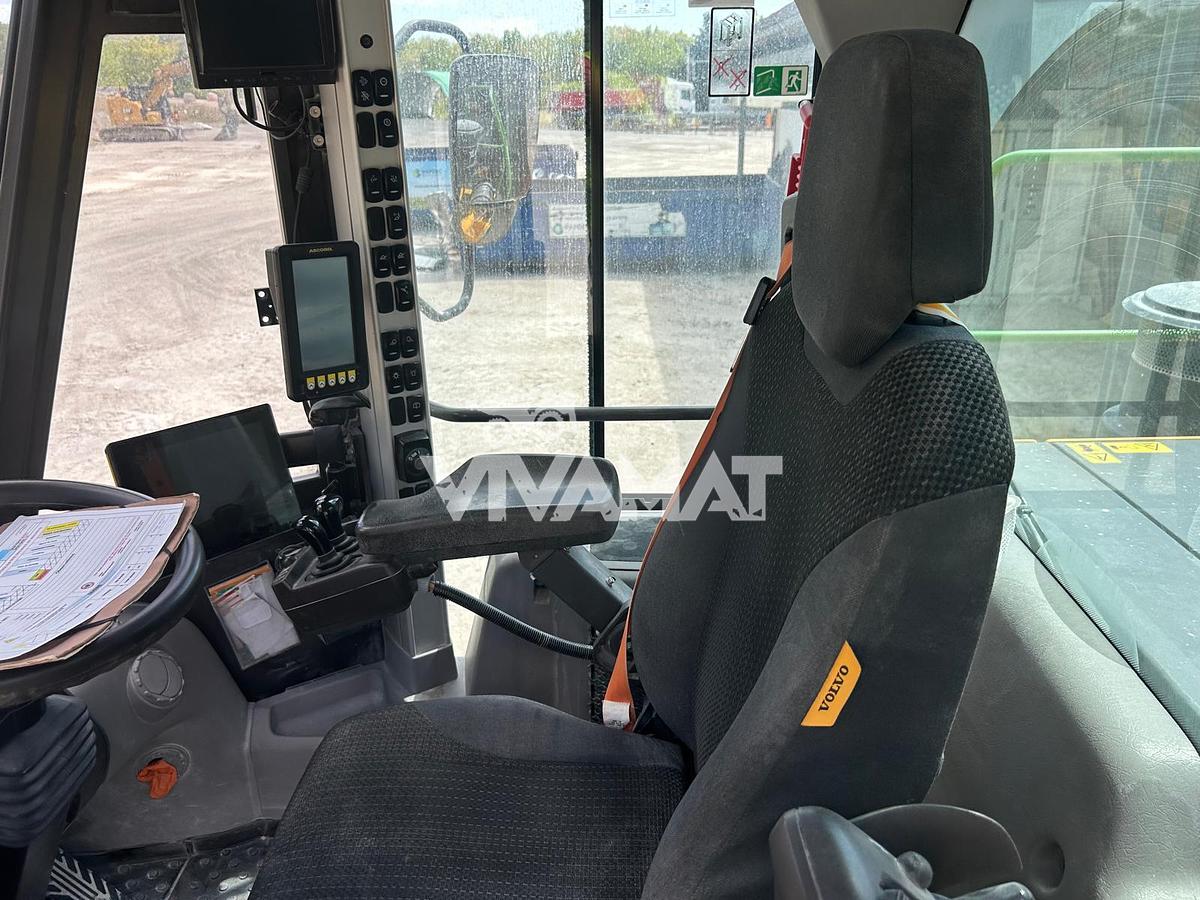 D'occasion Chargeuse sur pneus Volvo L220H 2020
