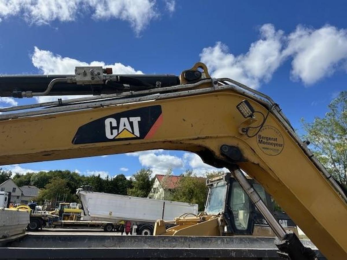 Used 2015 Caterpillar 305.5E2