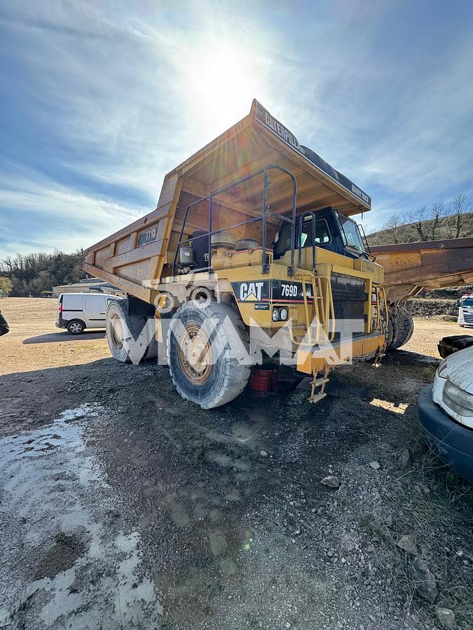 Used CATERPILLAR 769D