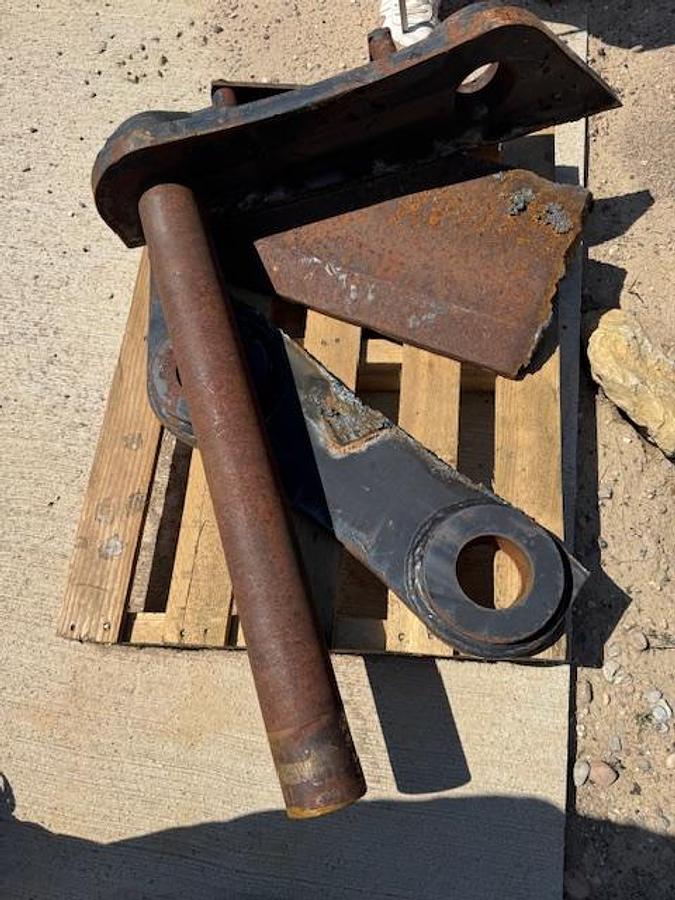 D'occasion Attache SW66 découpée sur godet