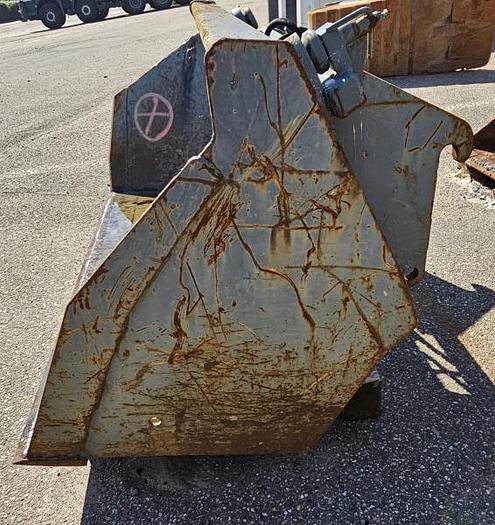 D'occasion Godet de chargeur Attache Volvo standard pour chargeuse 7t largeur 190cm