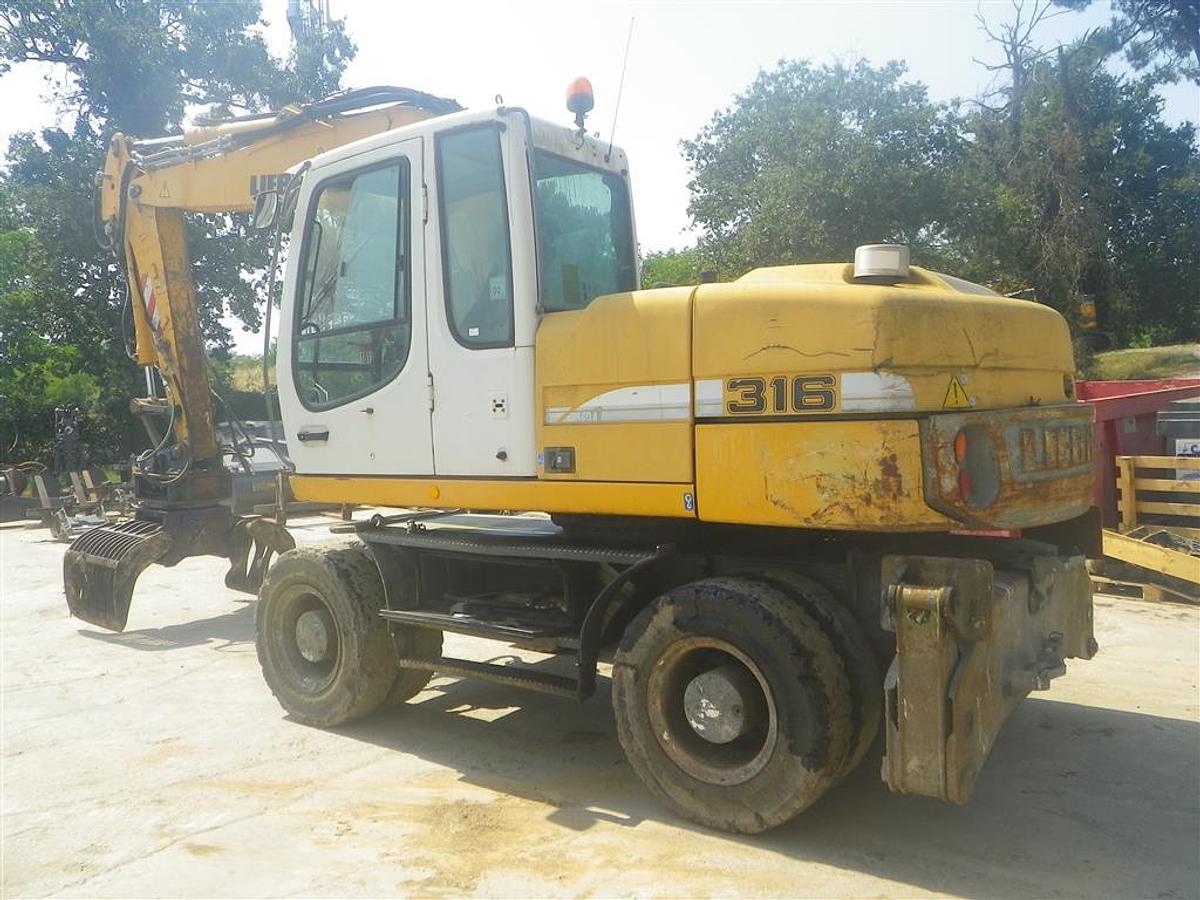 Used Pelle sur pneu Liebherr A316