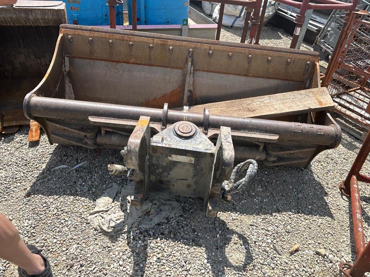 D'occasion Godet de curage inclinable 210cm 2019 Mecalac 15MWR