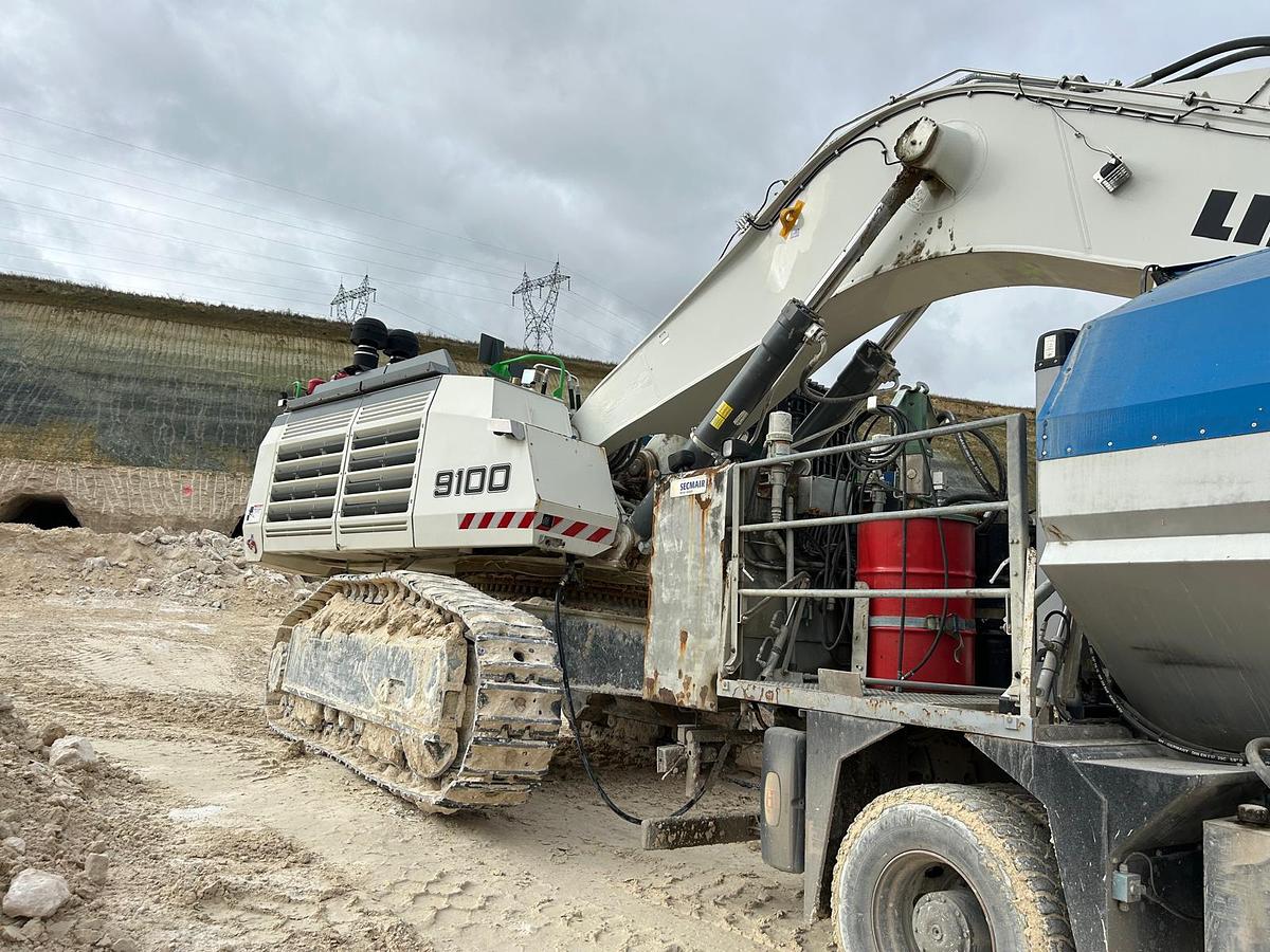 Used Liebherr R9100