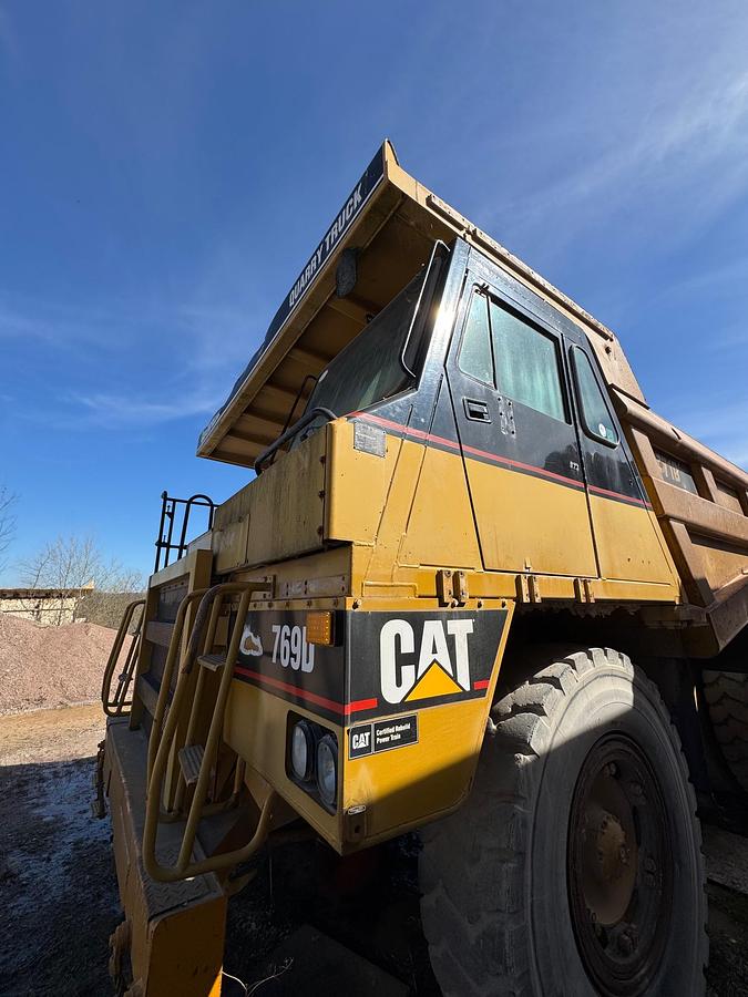 Used CATERPILLAR 769D