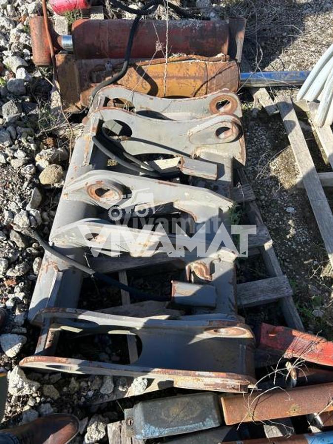 Used Used hydraulic quick coupler for Volvo L120E wheel loader. Fits Volvo L90C, D, E, and F models, as well as L120C, D, E, F, and H models.