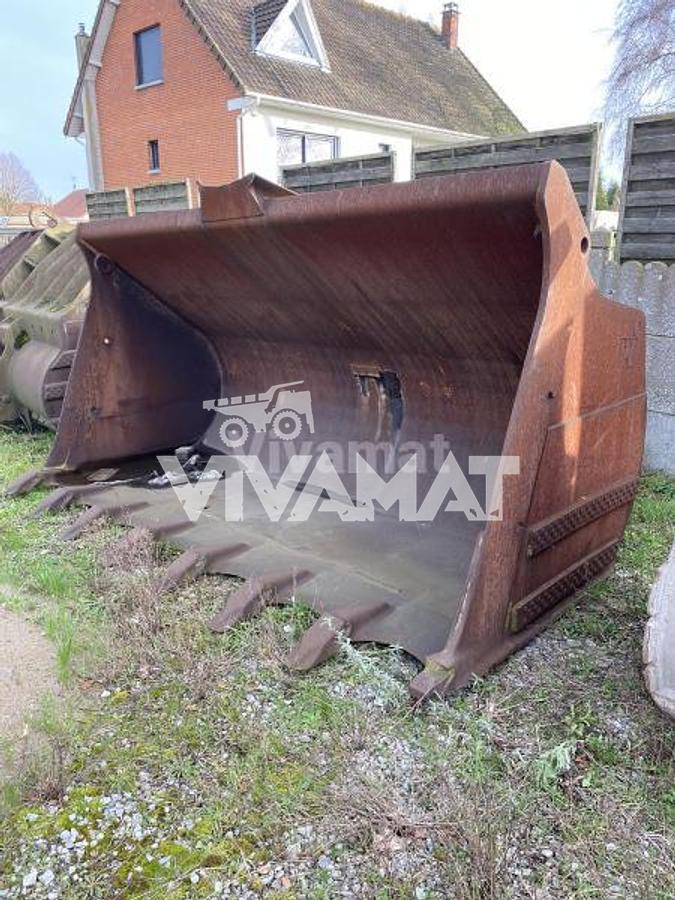 Used Komatsu WA500 3 buckets availaible -