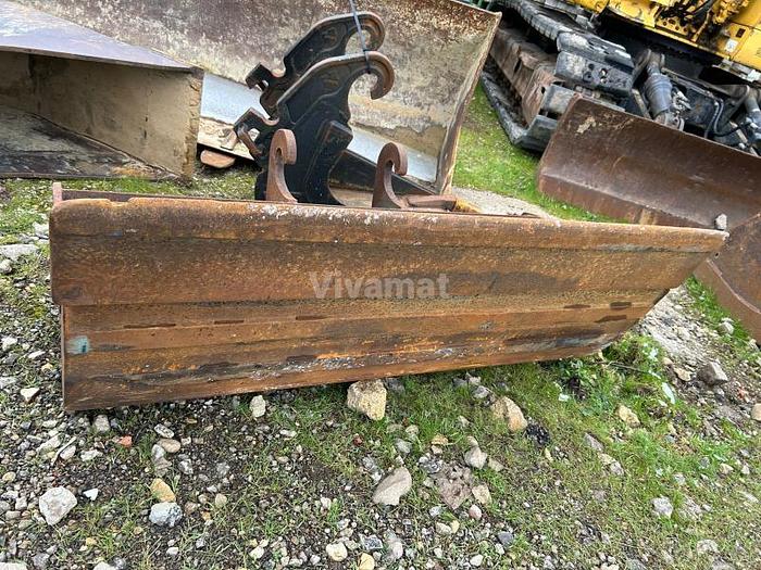 D'occasion Godet de curage Attache Verachtert CW10 Largeur 140cm sur CAT309 pour pelle de 9t