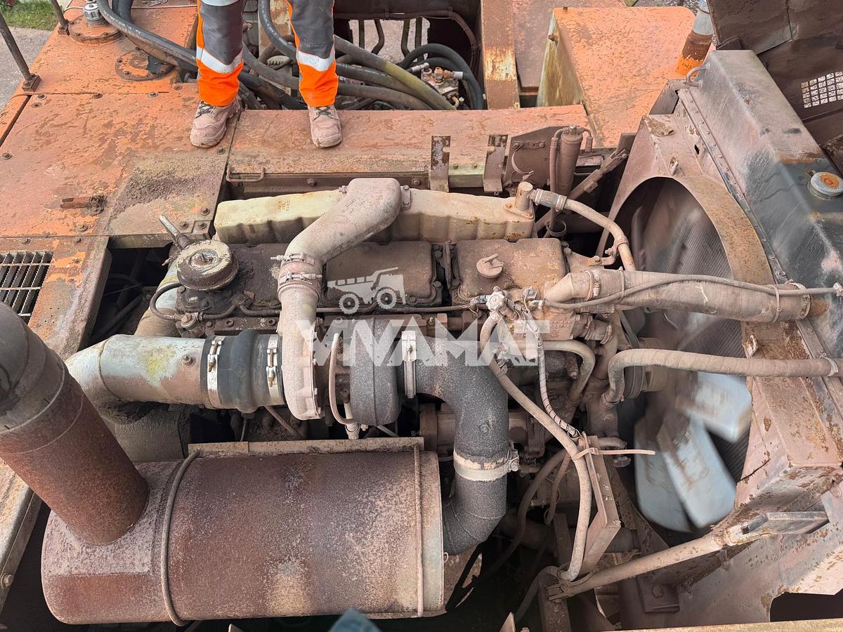 D'occasion Chargeuse sur chenille HITACHI EX700 BE 1993