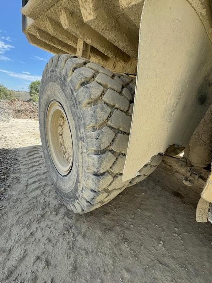 Used 2001 Komatsu HD605-5