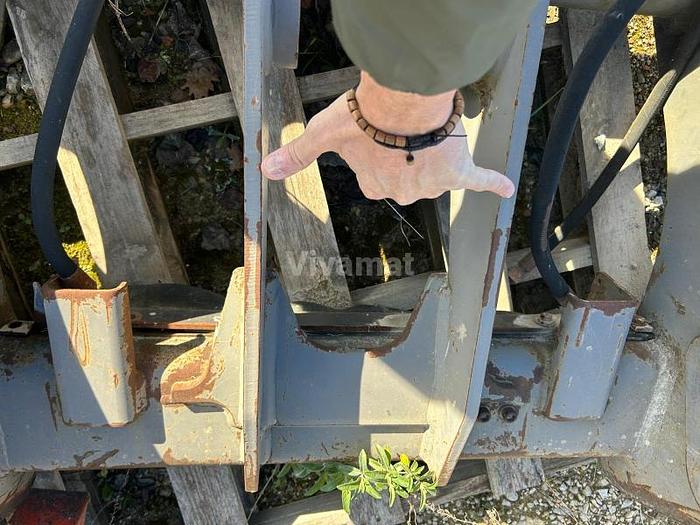 D'occasion Attache rapide hydraulique d'occasion pour chargeuse sur pneus Volvo L120E. Convient aux modèles Volvo L90C, D, E et F, ainsi qu'aux modèles L120C, D, E, F et H.