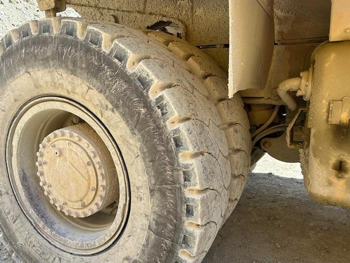 Used 2002 Komatsu HD325-6KE