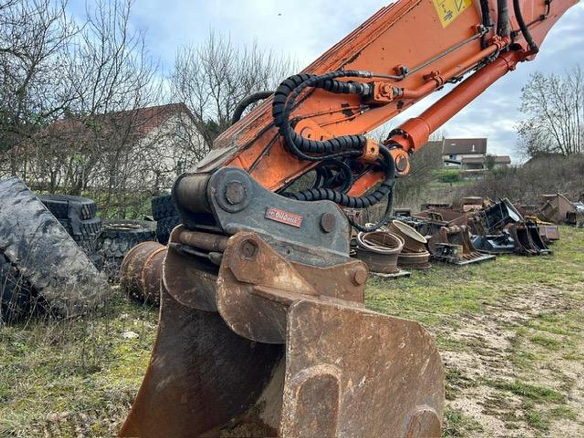 Used 2018 Hitachi ZX225USLC-6