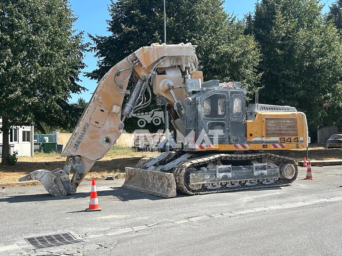 D'occasion Pelle sur chenille Liebherr R944C Tunnel 2015