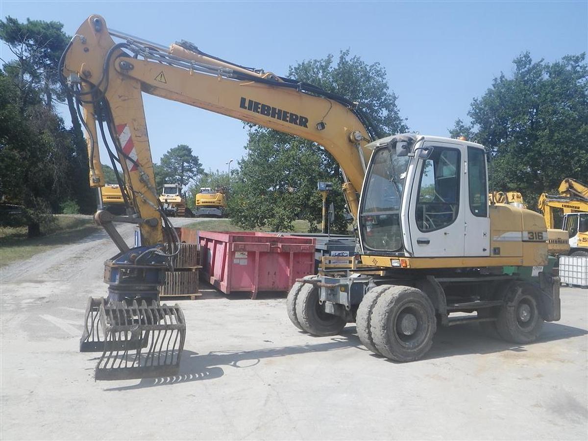 Used Pelle sur pneu Liebherr A316
