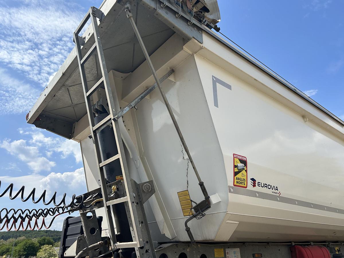 Used Schmitz trailer