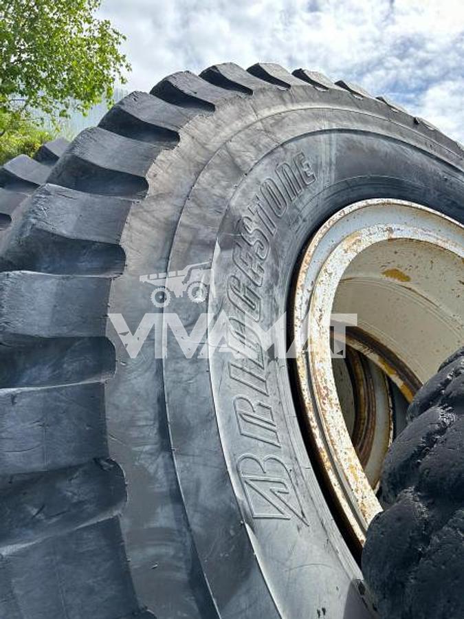 Used BRIDGESTONE 30.00R51 -
