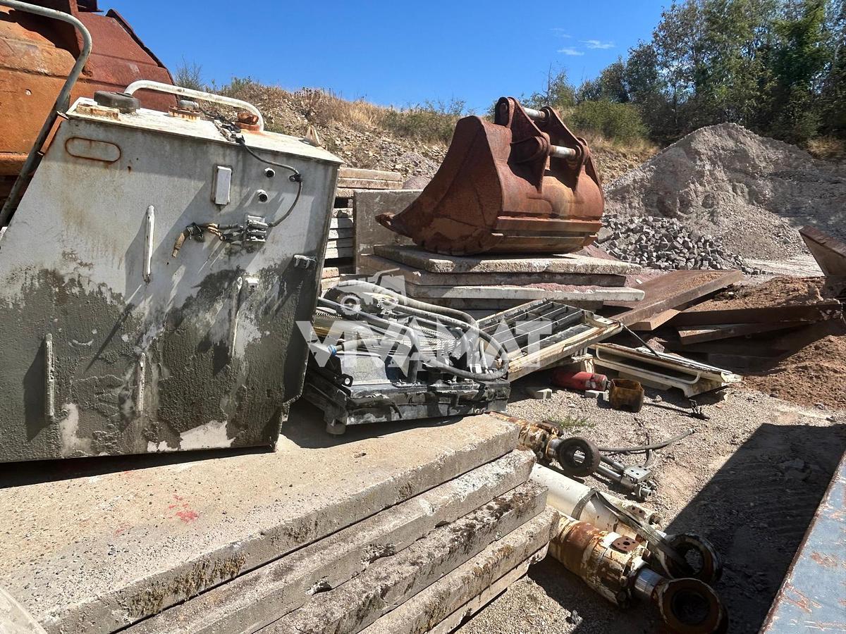 D'occasion Toutes pieces LIEBHERR 954C Reservoir Moteur PVG351C391 Pompe Verrins Godets Capots