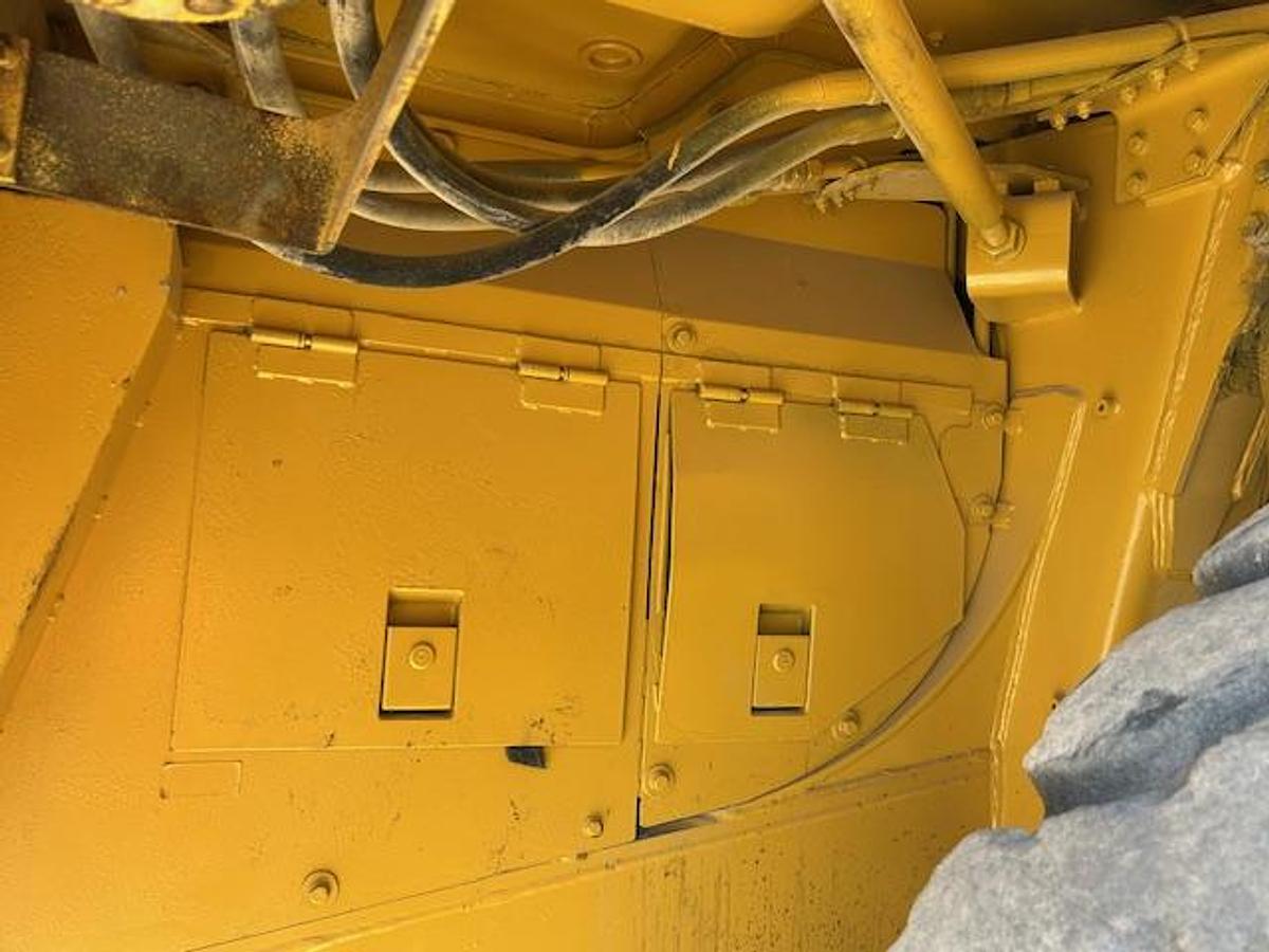 Used 2002 Komatsu HD325-6KE