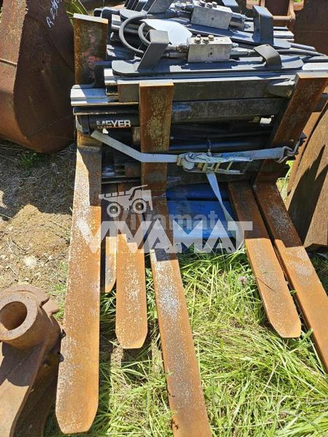 D'occasion Pince à Fourches - Déplacement latéral Silver Line by BOLZONI Modèle LC22 H6A-EU