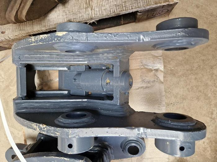 Used Mechanical quick coupler for Volvo EC35D