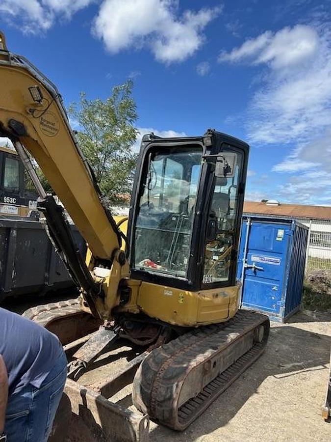 Used 2015 Caterpillar 305.5E2
