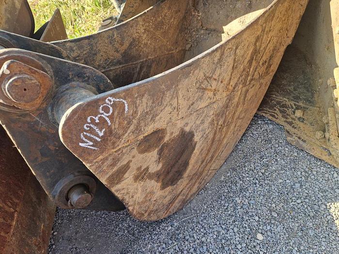 D'occasion Godet de terrassement de largeur 42cm pour TEREX TLB840PS