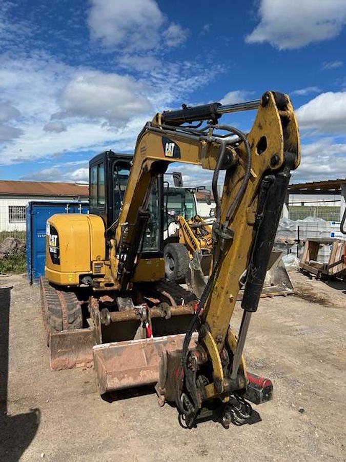 Used 2015 Caterpillar 305.5E2