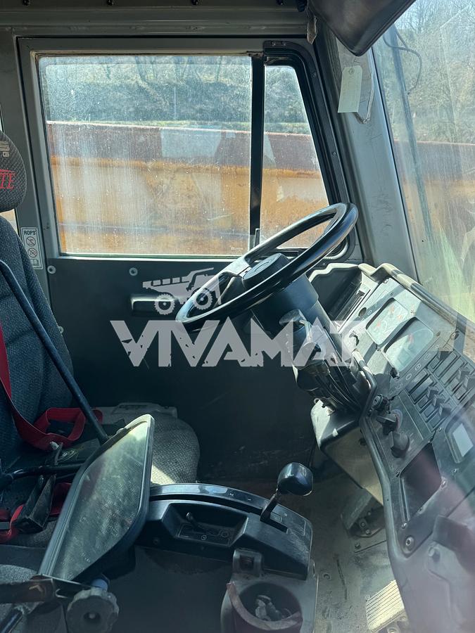 Used CATERPILLAR 769D